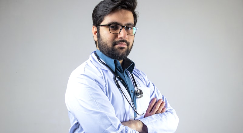 Врач-терапевт на приёме